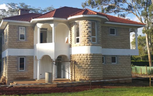 4 Bedroom Maisonette all ensuit 300 sqm in Karen